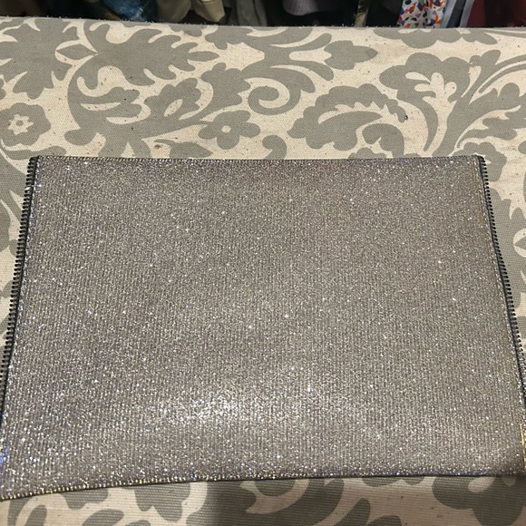 Vintage Sparkling Silver Envelope Clutch with strap, NWOT - Picture 2 of 3